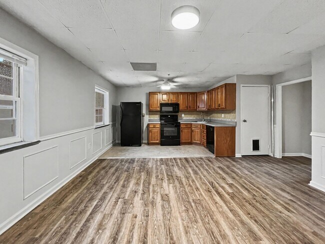 Building Photo - 829-833 Conestoga Road
