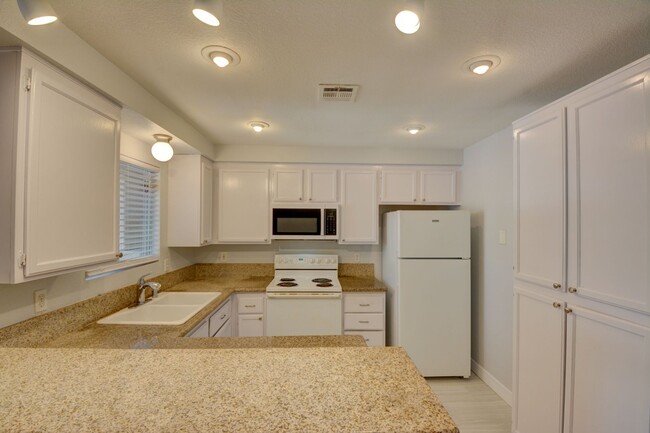 Building Photo - SUNSET BAY CONDO Two bed/ Two bath condo l...