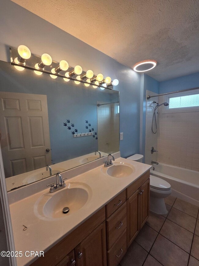 Building Photo - 5209 Hickory St