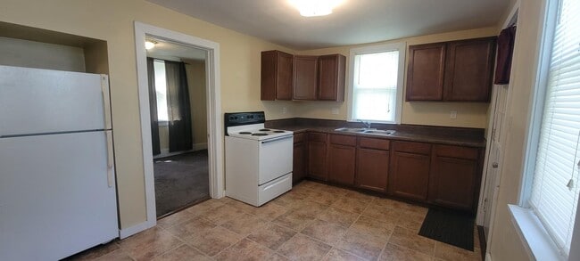 Building Photo - 706 E Lewis St