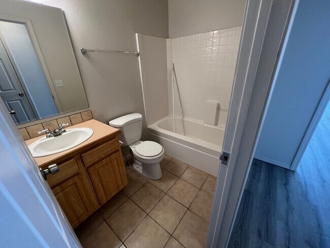 Building Photo - Newley Updated 3bed 2bath In West Nampa