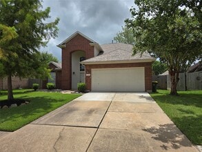 Building Photo - 1820 Branch Hill Dr