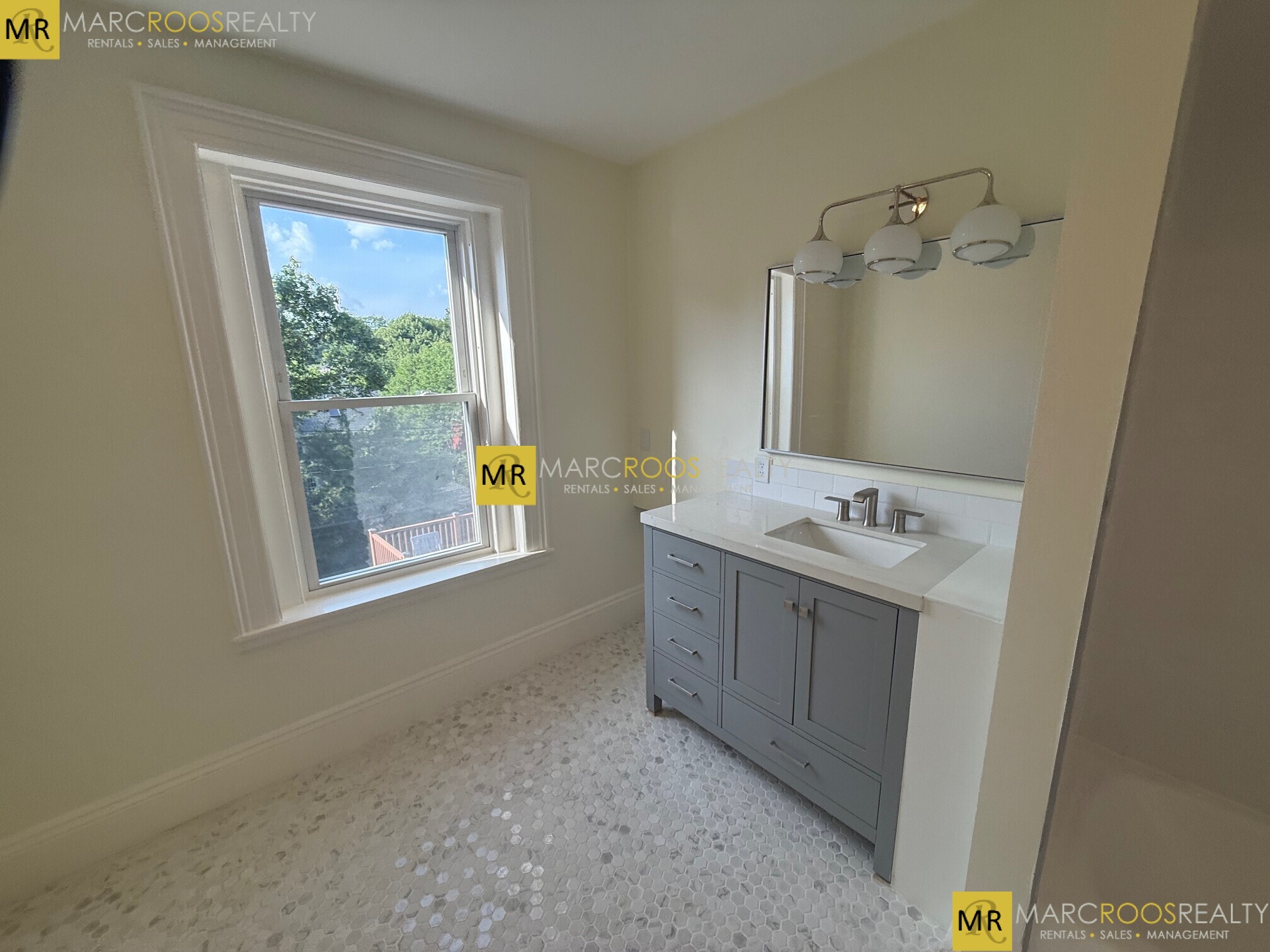 Building Photo - 1726 Beacon St