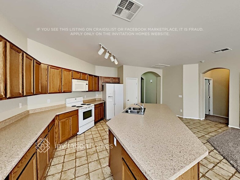 Building Photo - 15120 W Mercer Ln