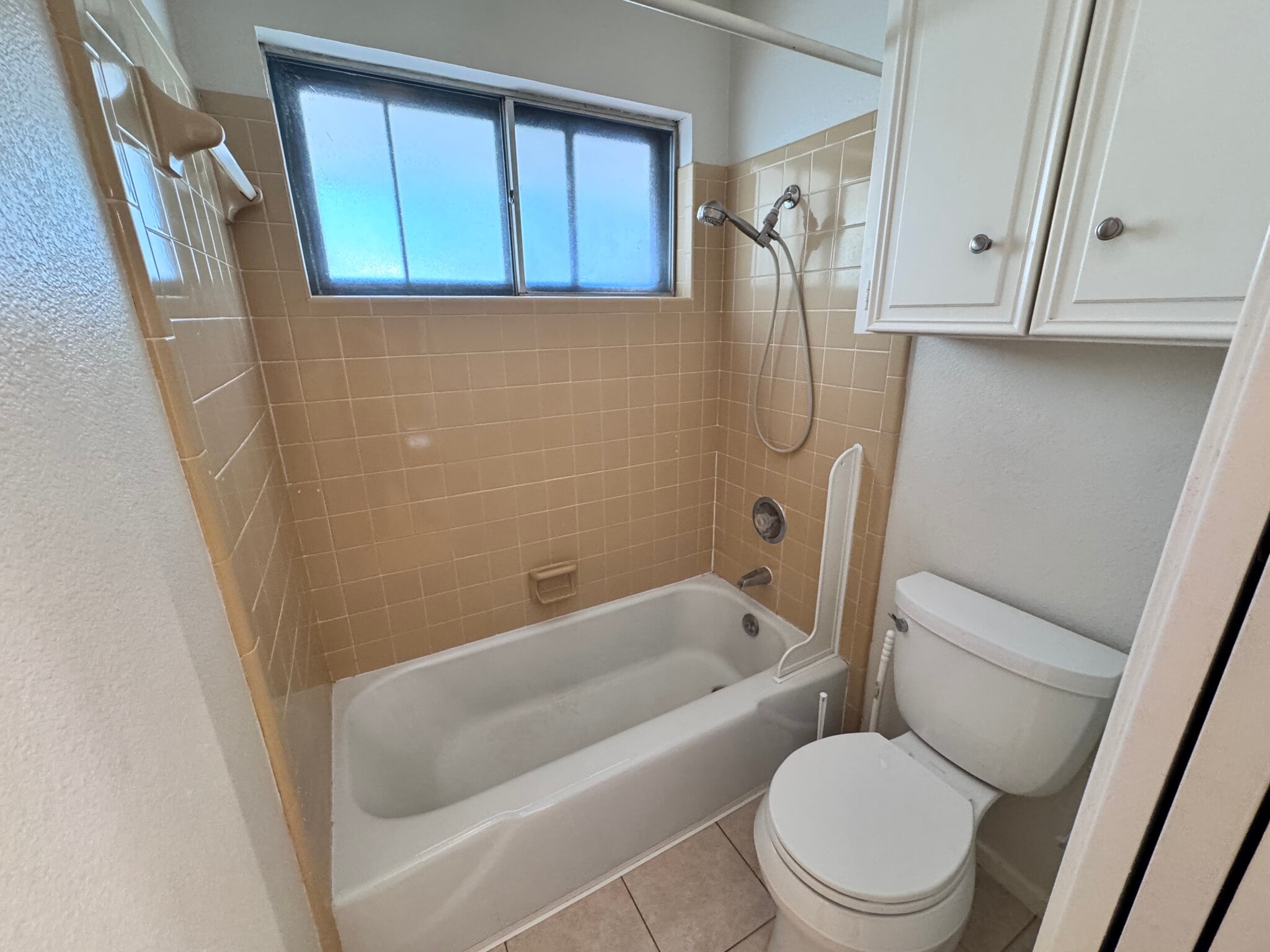 Upstairs Bathroom - 6106 Vance Jackson Rd