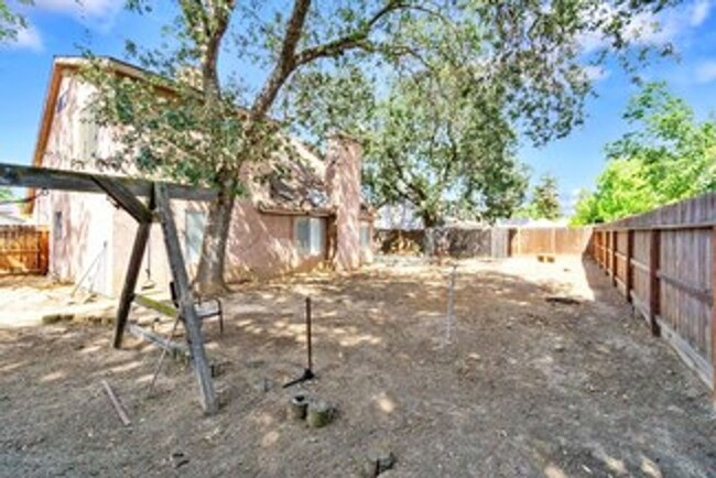 Building Photo - 3 Bedroom 2 Bathroom for Rent $2,400