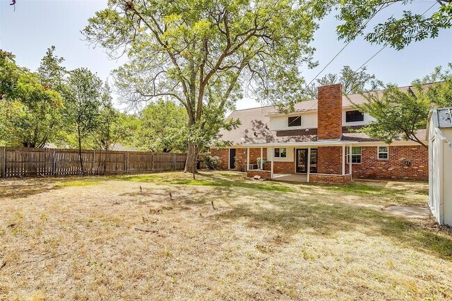 Building Photo - 1701 Larkspur Dr
