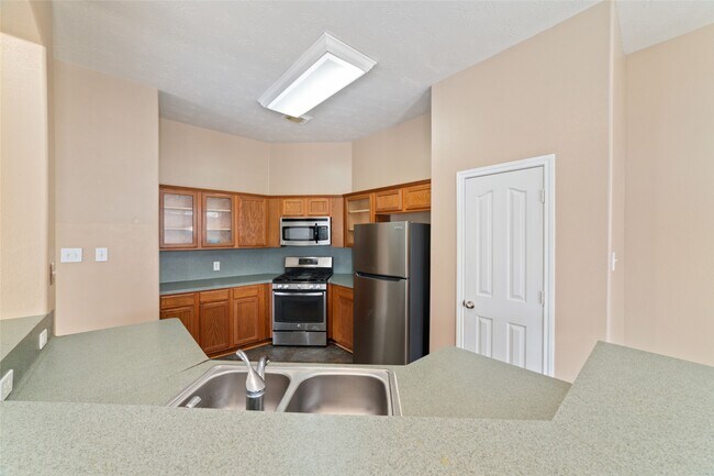 Building Photo - 22911 Sebastian Dr