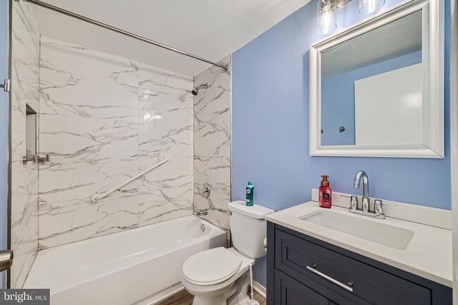 Building Photo - Modern 3-Bedroom Gem with Deck