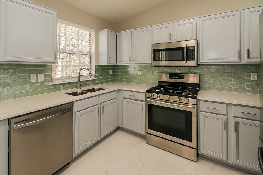 Building Photo - 350 Emerald Green Ct