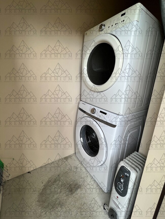 Building Photo - Wilson Street Tri Plex