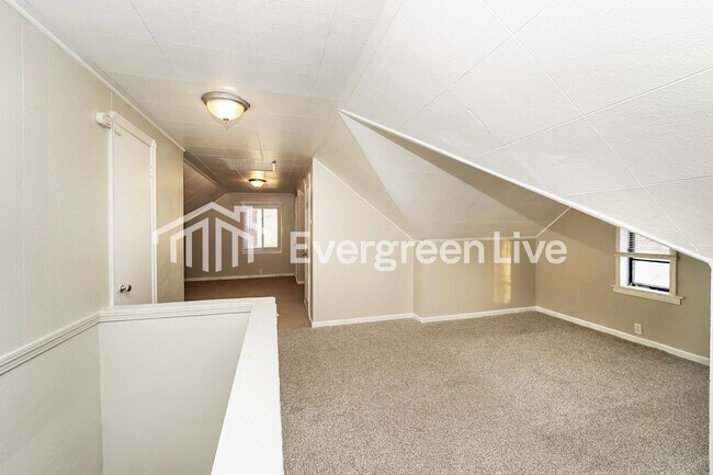 Building Photo - 23200 Blackstone Ave