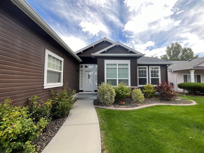 Building Photo - 2030 N Springland Pl