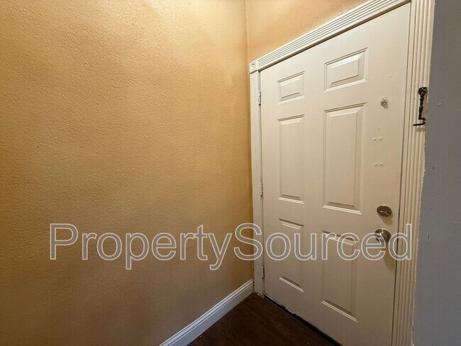 Building Photo - 139 W Yosemite Ave