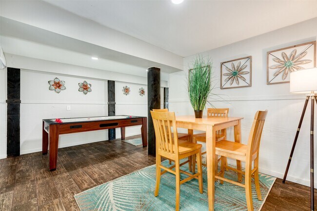 Building Photo - 4421 Pelican Rd