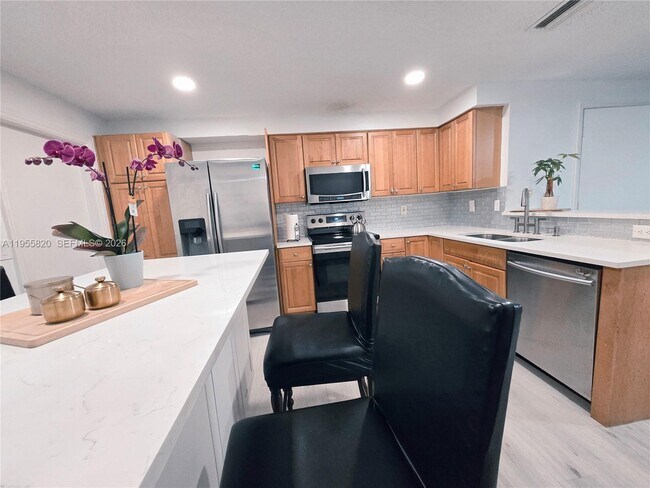 Building Photo - 1303 Presidio Dr