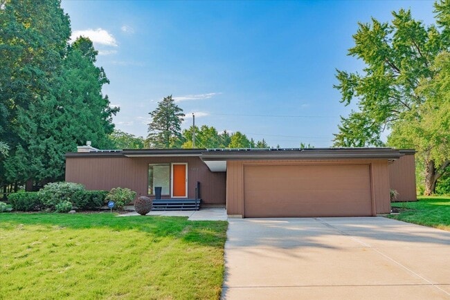 Building Photo - 5813 Anchorage Ave