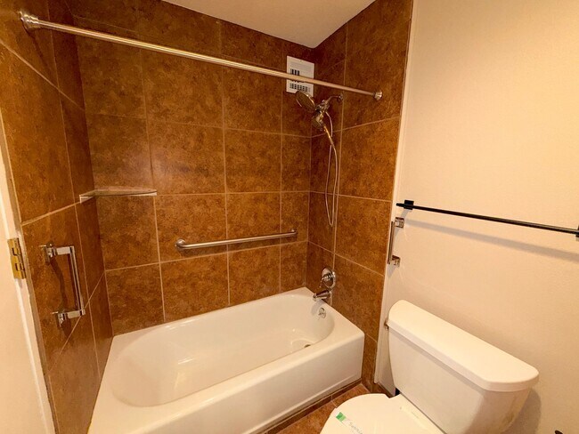 Building Photo - Reno Highrise Condo - Mountain & City Views