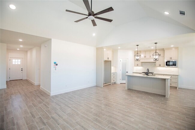 Building Photo - 4867 Farmhouse St