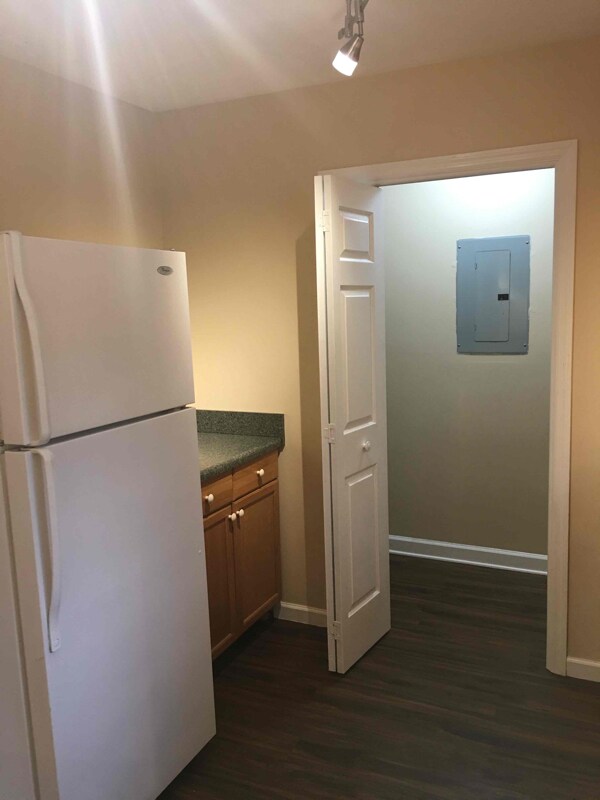 Building Photo - 14 The Cors