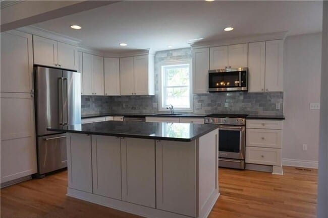 Building Photo - 203 Curry Ave