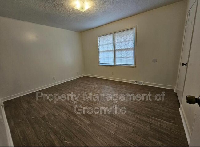 Building Photo - 220 Piney Mountain Rd