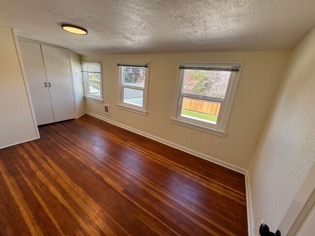 Building Photo - 4 Bedroom House in SE Eugene