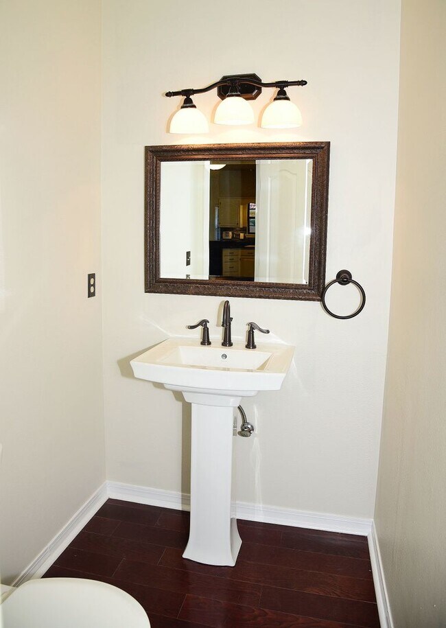 Building Photo - Spacious 4 Bedroom in Southwind at Bluewater Bay!