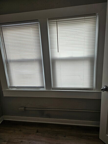 Building Photo - 613 Poplar St