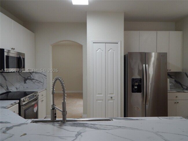 Building Photo - 320 SW 87th Ct