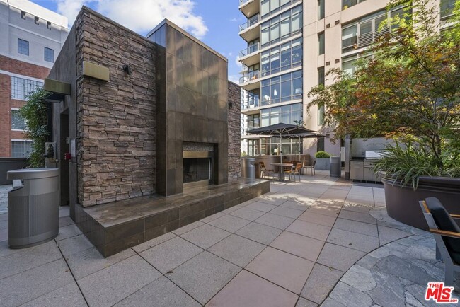 Building Photo - 1111 S Grand Ave