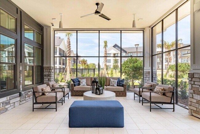 Building Photo - 3020 Base Blvd