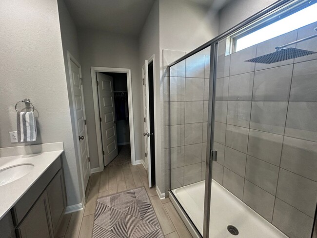 Building Photo - 3BR/2BA single-family home with fenced yard and attached garage in Jarrell, TX.