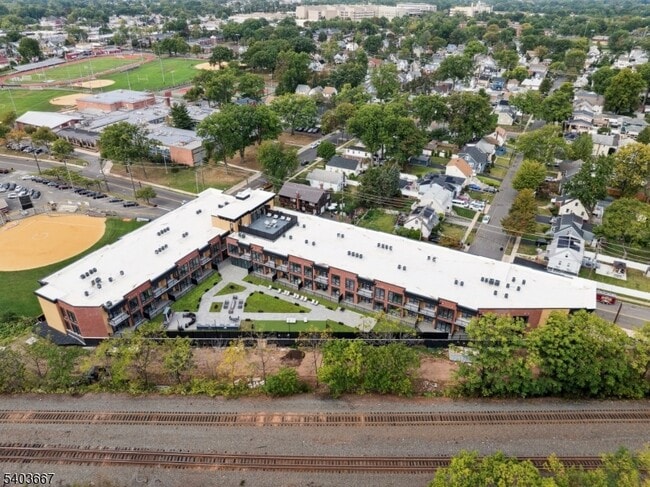 Building Photo - 140 W Webster Ave