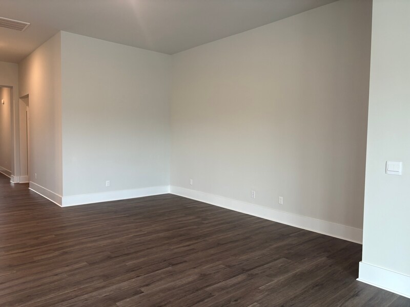 Building Photo - 5093 Roundhead Dr