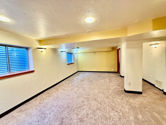 Building Photo - STOP LOOKING, YOU FOUND YOUR NEXT HOME!