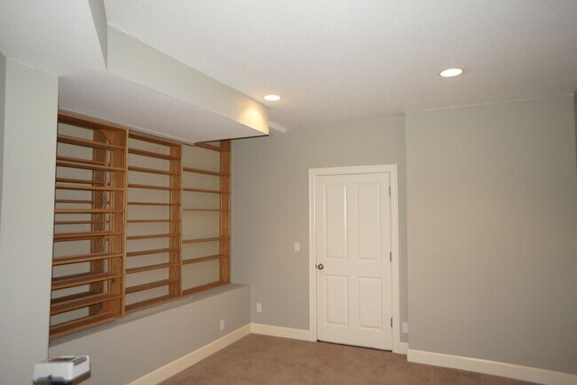 Building Photo - Spectacular NW Portland 4 bedroom with gue...