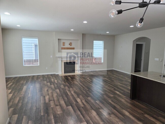 Building Photo - Modern 3 Bedroom, 2.5 Bath Home In Quiet Community!