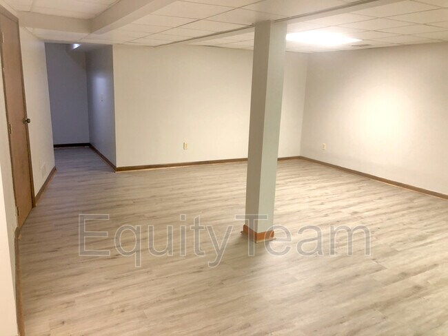 Building Photo - 7404 Timberview Dr