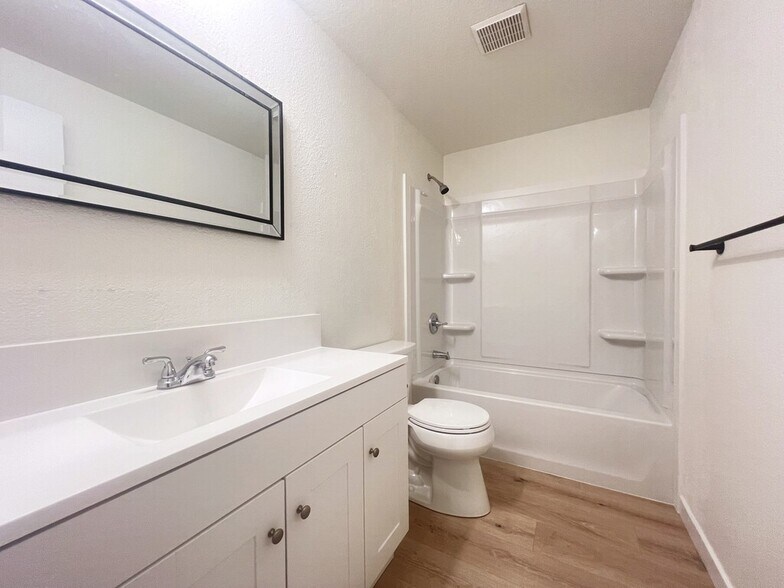 Building Photo - 2004 S Leadville Ave