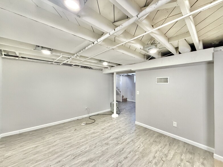 Building Photo - 1212 Center Ave