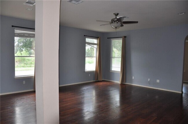 Building Photo - 1501 Big Thicket Dr