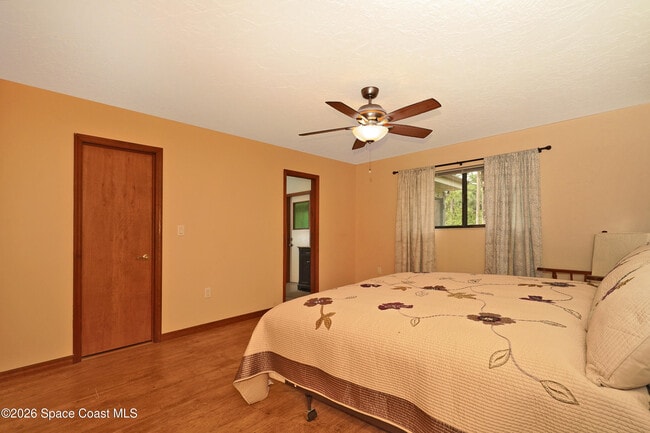 Building Photo - 670 Kings Way