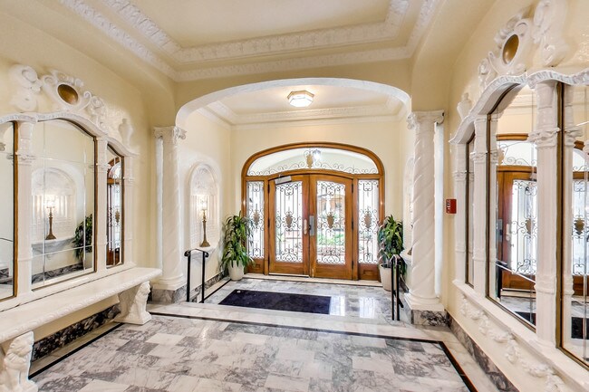 Building Photo - 1320-1380 Lombard