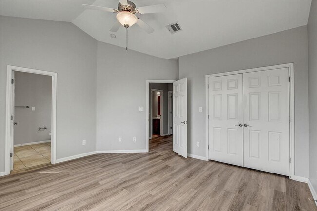Building Photo - 512 Eberhart Ln