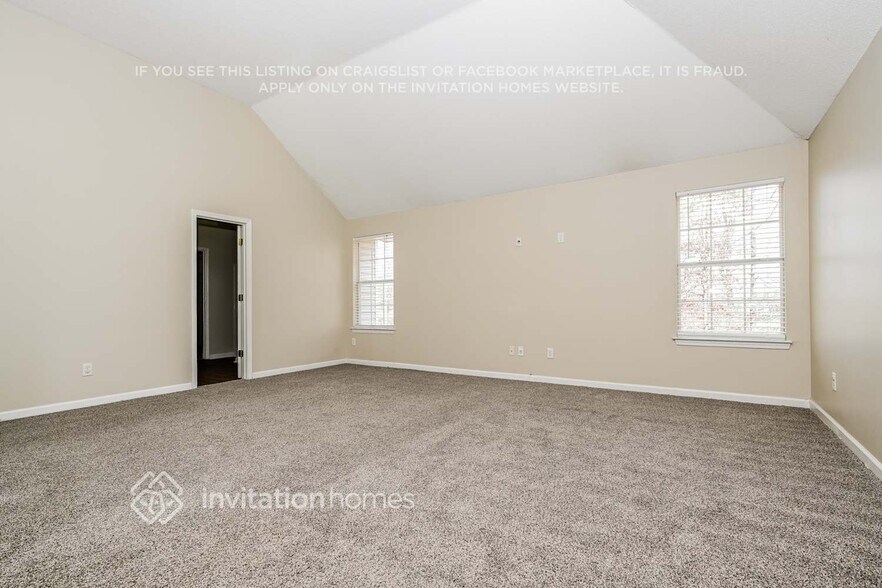 Building Photo - 363 Ermines Way