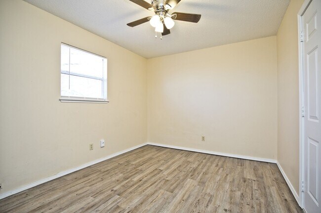 Building Photo - 9050 Grimes Dr