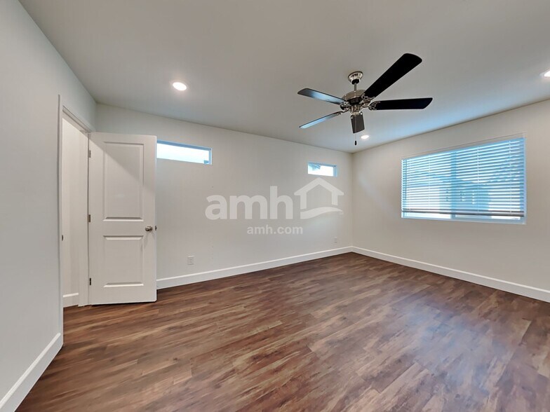 Building Photo - 8842 Tiger Tooth Ave