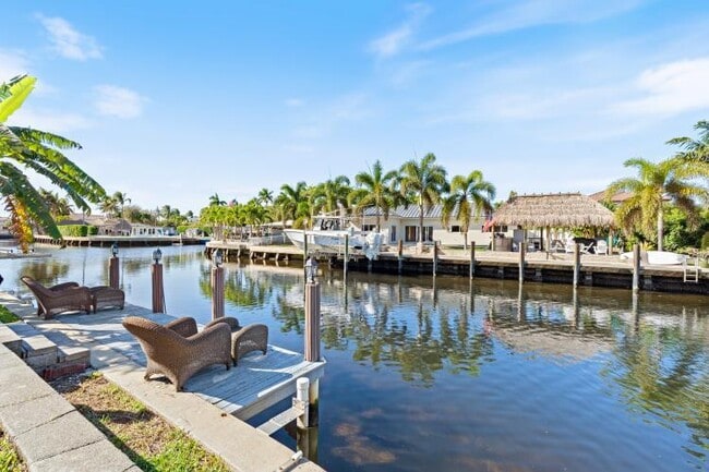 Building Photo - 1001 SE 5th Ave