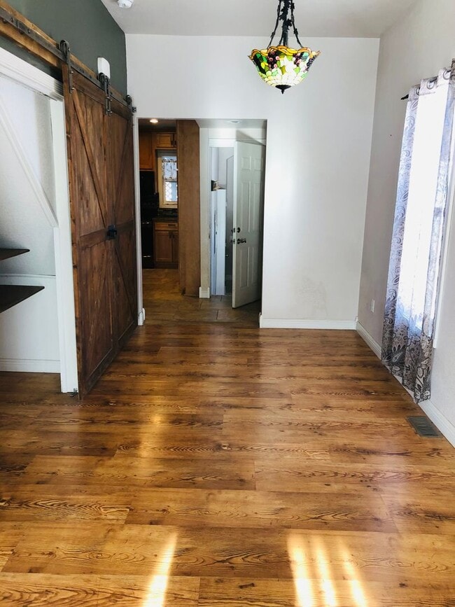 Building Photo - House- NW